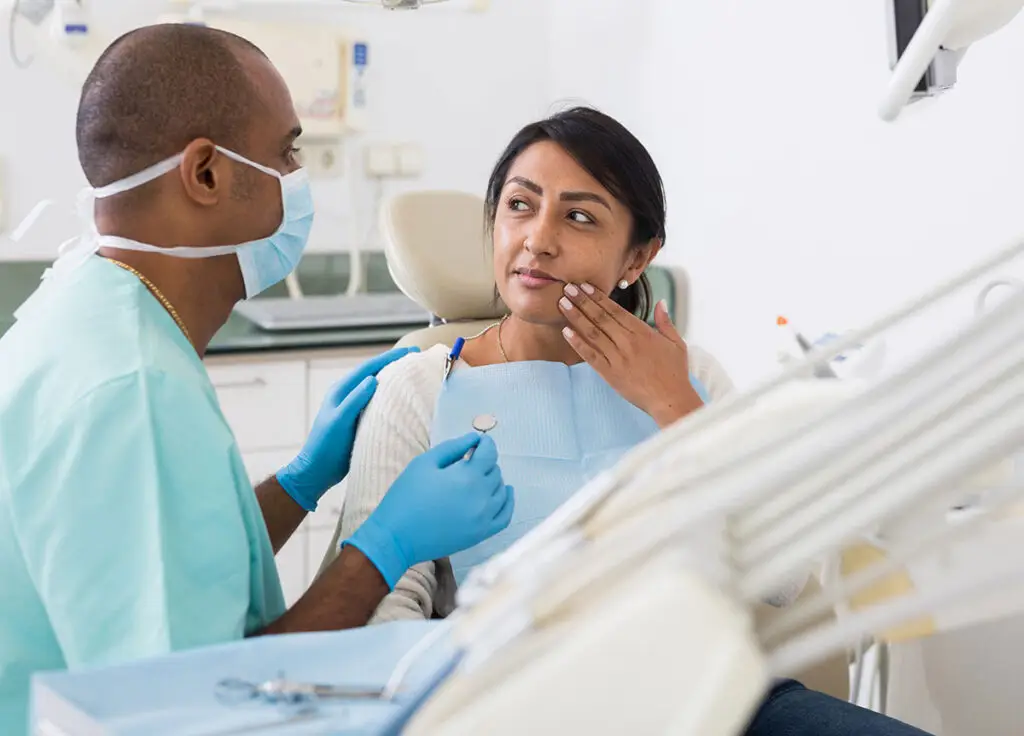 Extracción Dental de Emergencia en Santa Ana: Cuándo Es Necesario Sacar un Diente Dañado Rápidamente